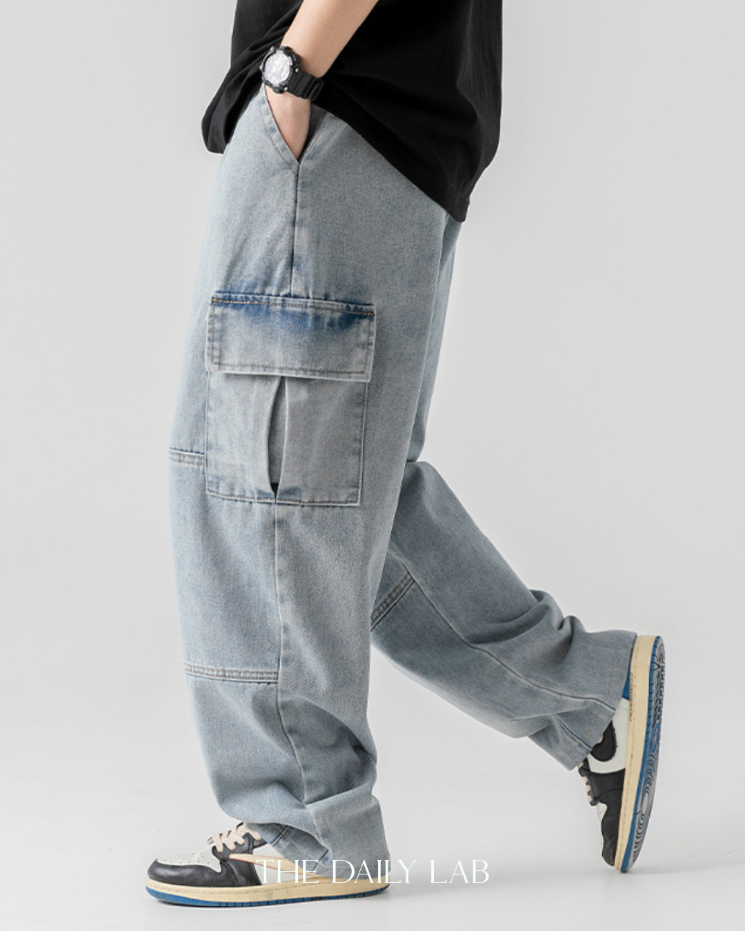 Washed Denim Wide Pocketed Jeans in Blue