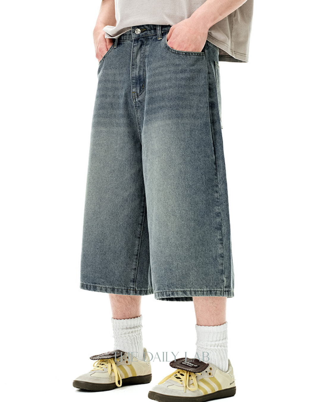 Distressed Cropped Denim Pants in Dusty Blue