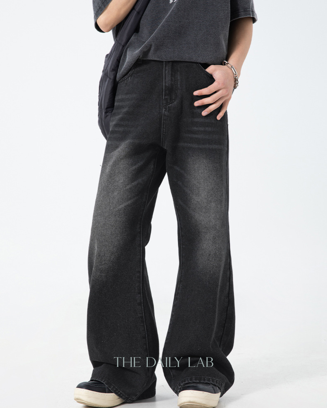 Washed Streetstyle Flare Jeans in Black