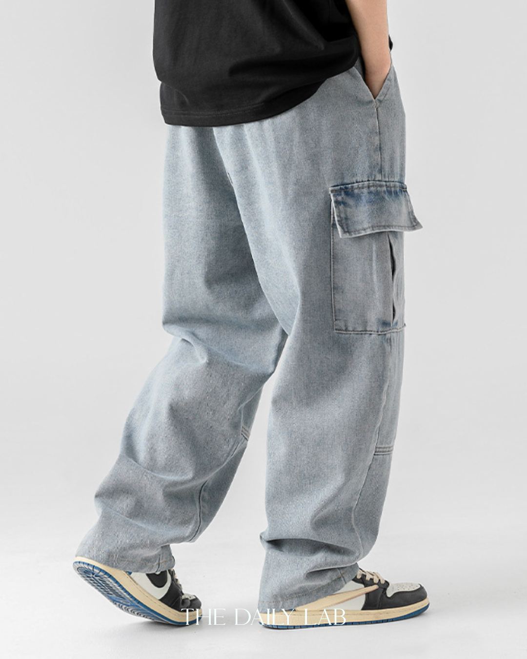 Washed Denim Wide Pocketed Jeans in Blue