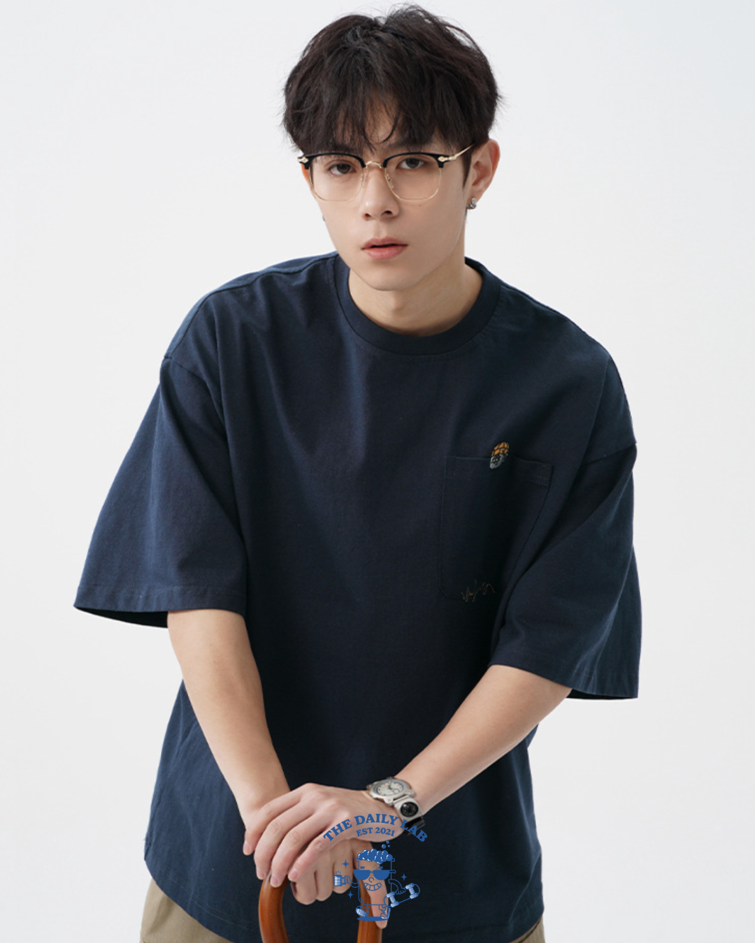 Pocketed Embroidery Relaxed Tee in Navy