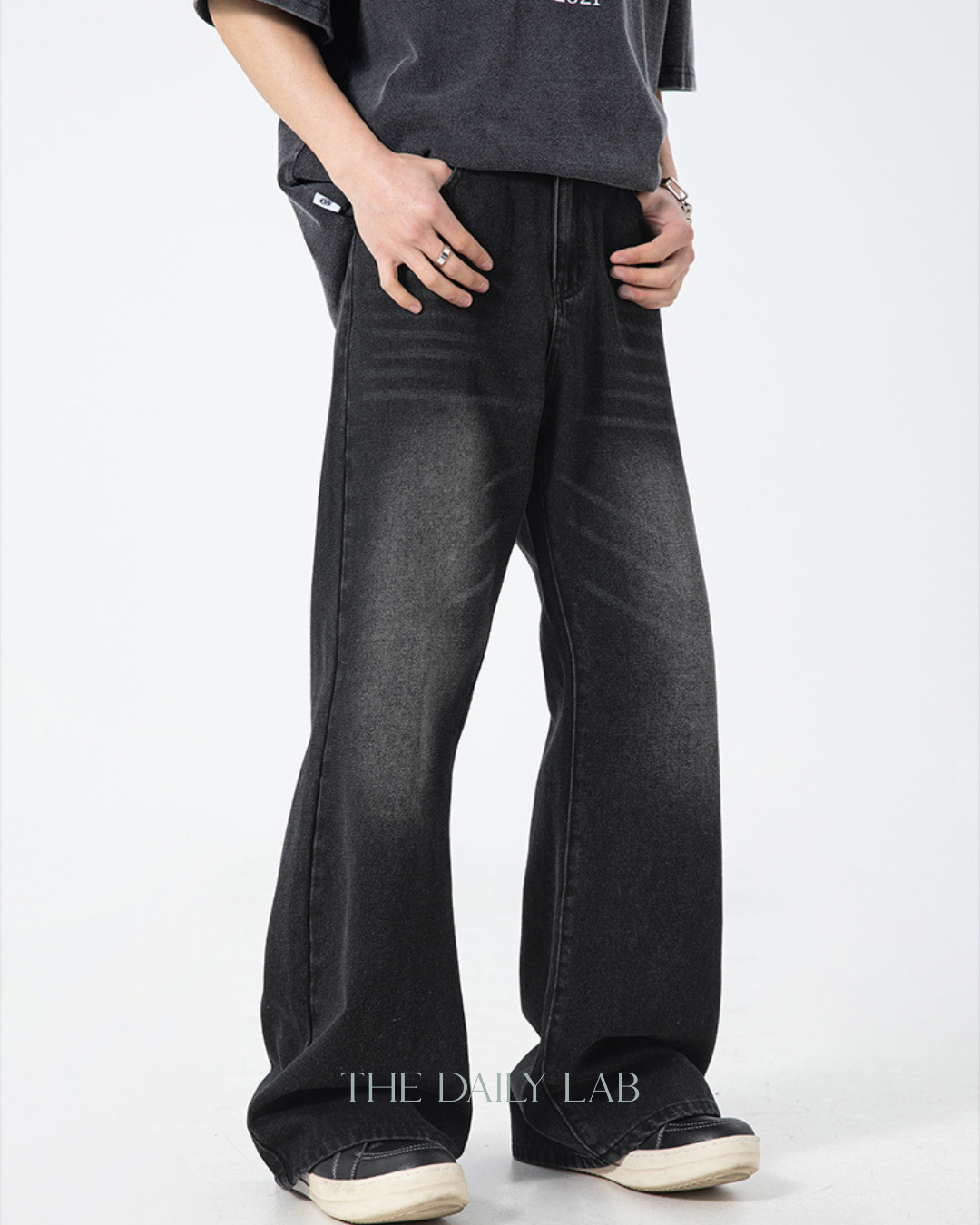 Washed Streetstyle Flare Jeans in Black