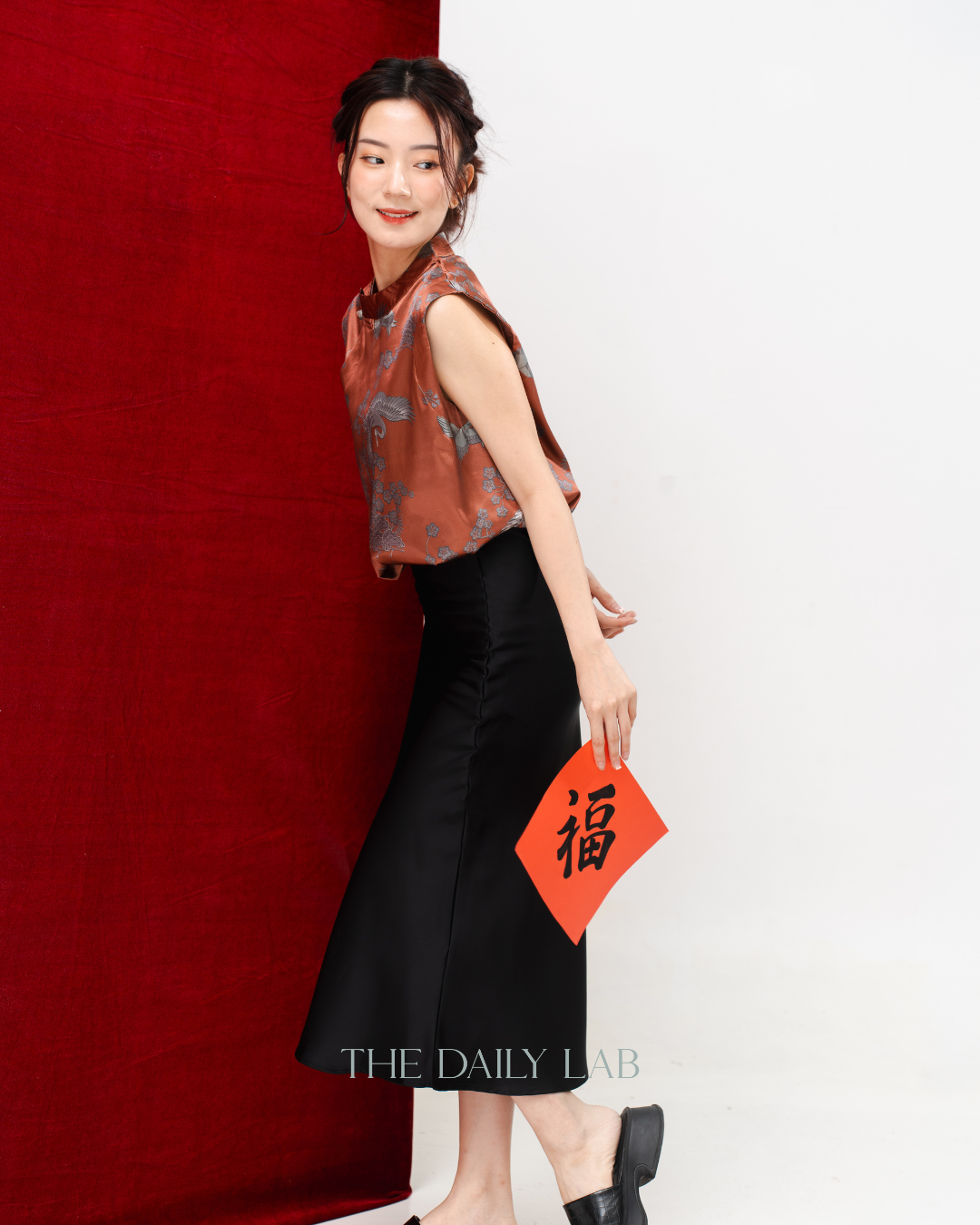 Elastic Waist Midi Skirt in Black