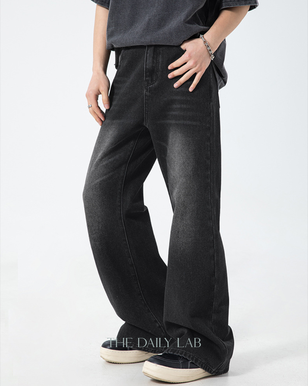 Washed Streetstyle Flare Jeans in Black