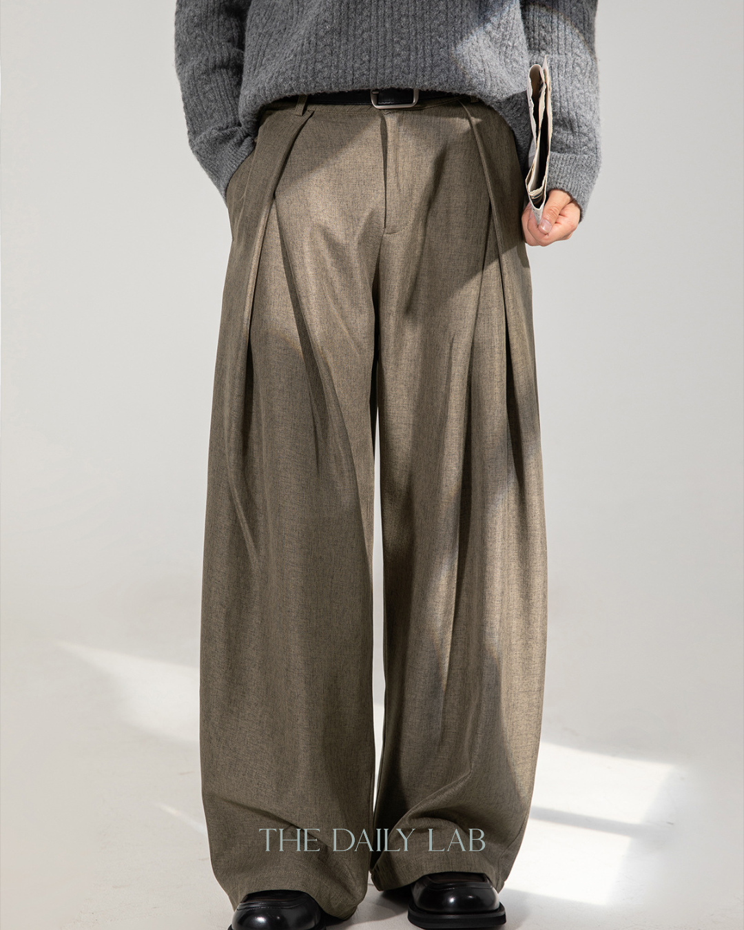 Cross-Pleated Pants in Brown