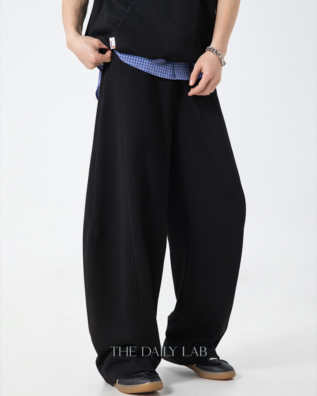 Contour Blade Sweatpants in Black