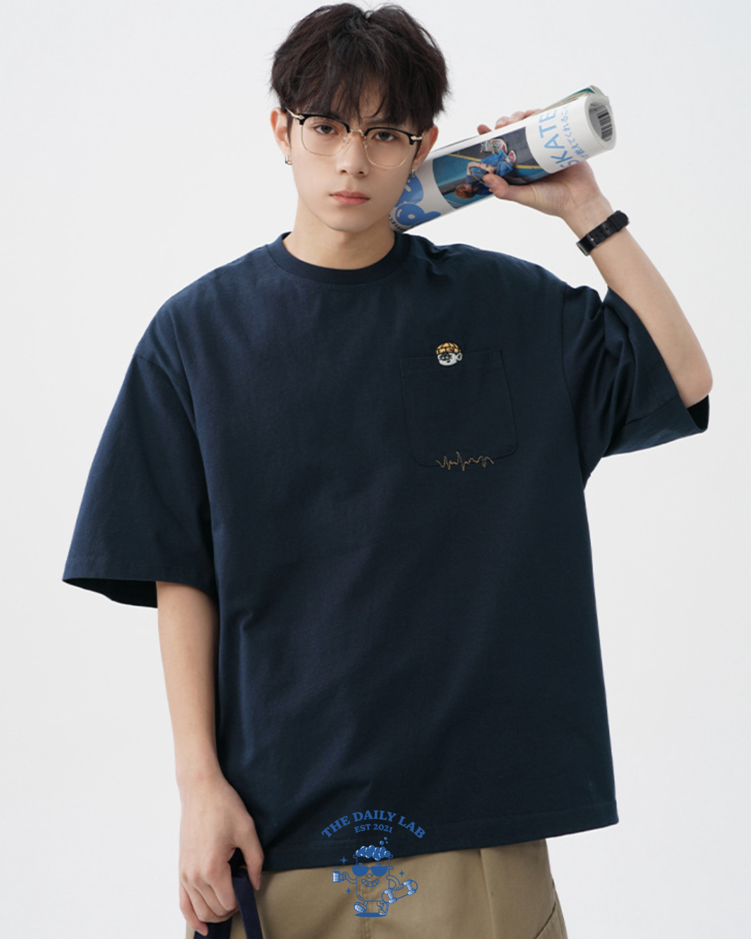 Pocketed Embroidery Relaxed Tee in Navy