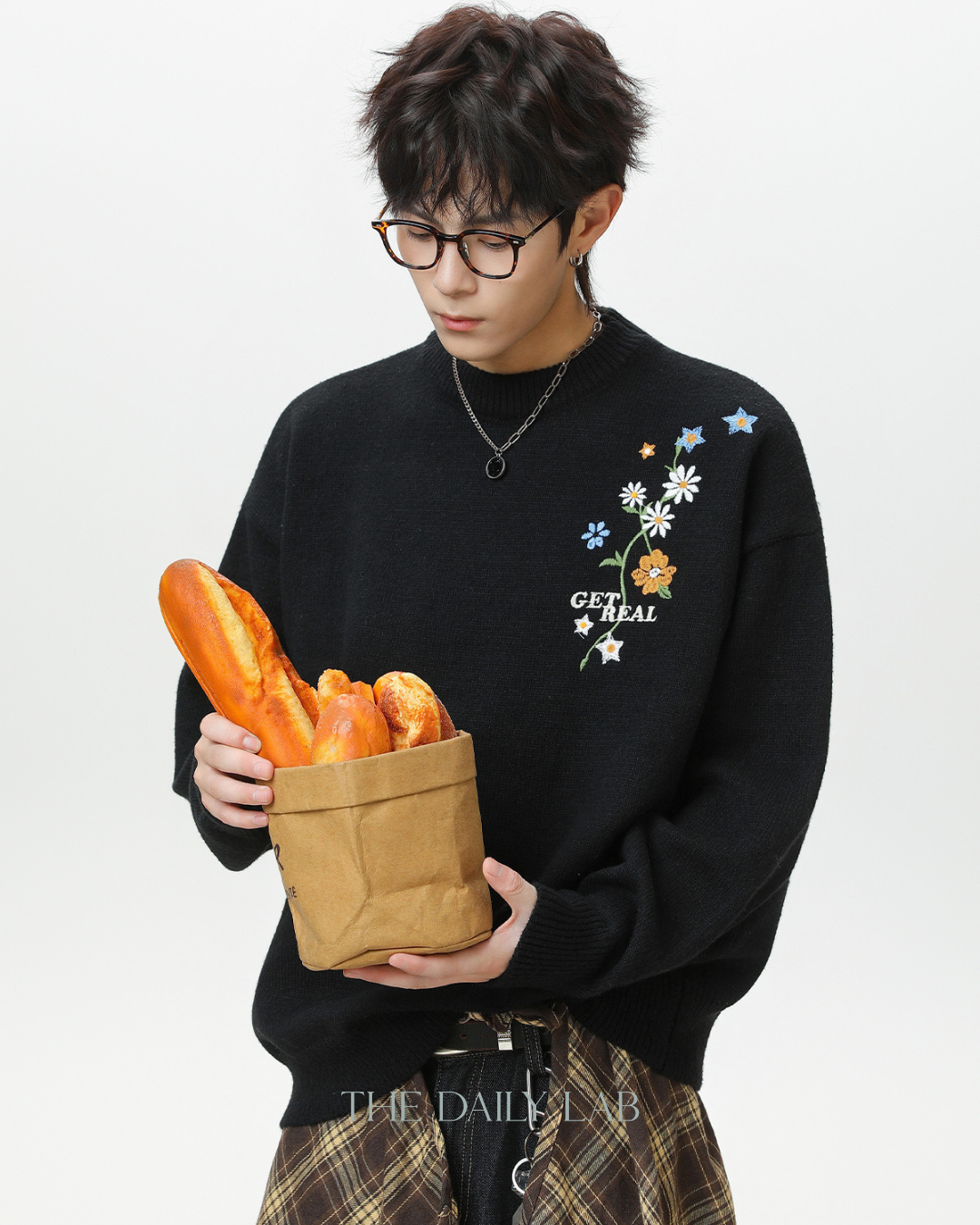 Loose-Fitting Pullover Knit Sweater in Black