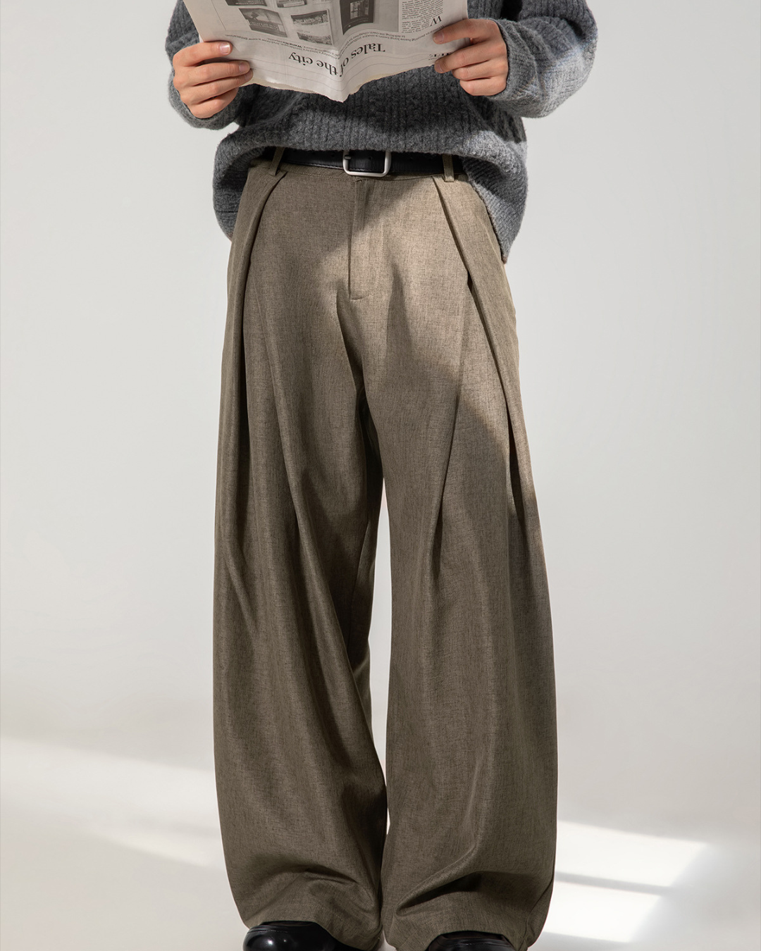 Cross-Pleated Pants in Brown