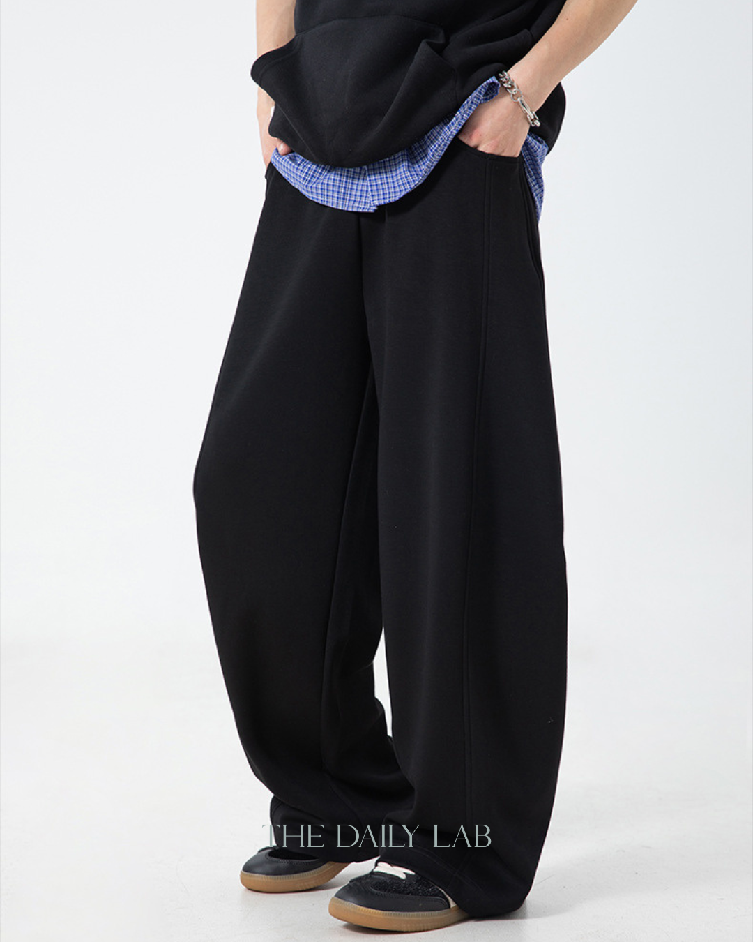 Contour Blade Sweatpants in Black