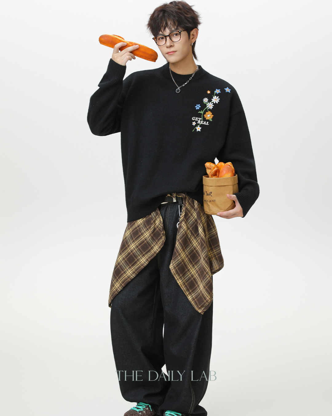 Loose-Fitting Pullover Knit Sweater in Black