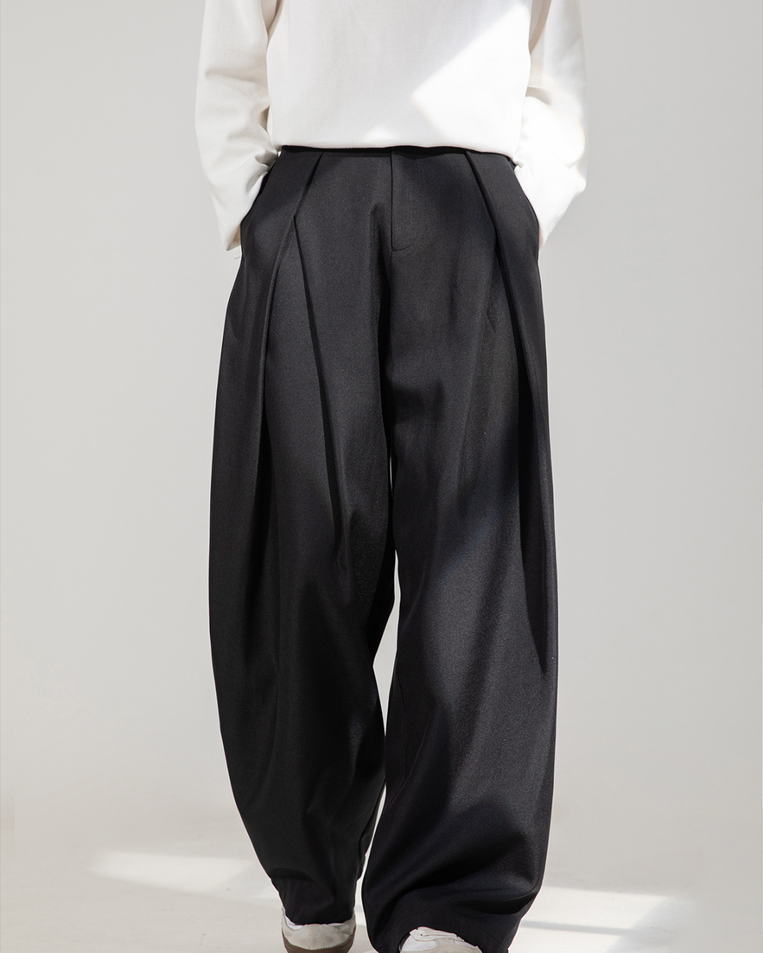 Cross-pleated design drapey casual dress pants In Black