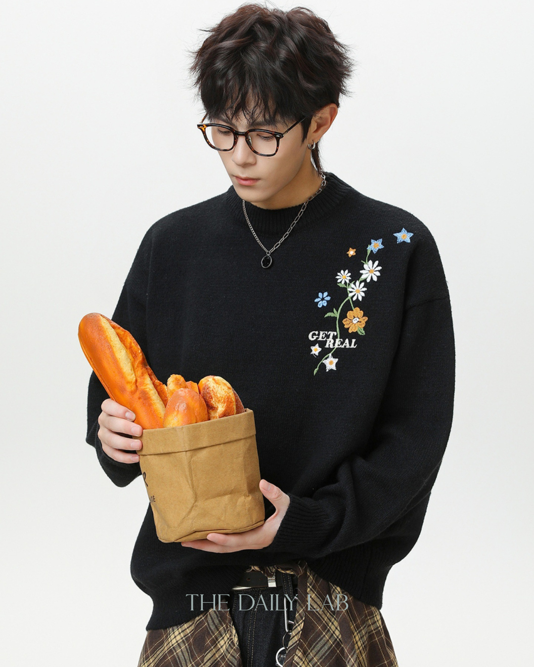 Loose-Fitting Pullover Knit Sweater in Black