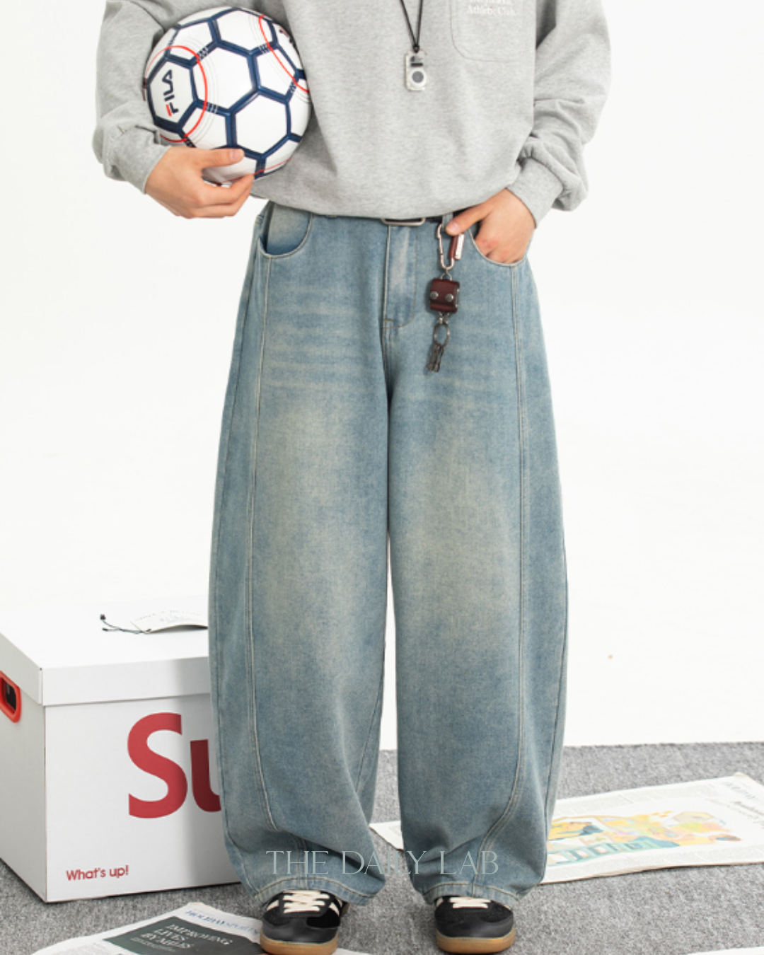 Vintage Washed Curved-Cut Jeans in Blue