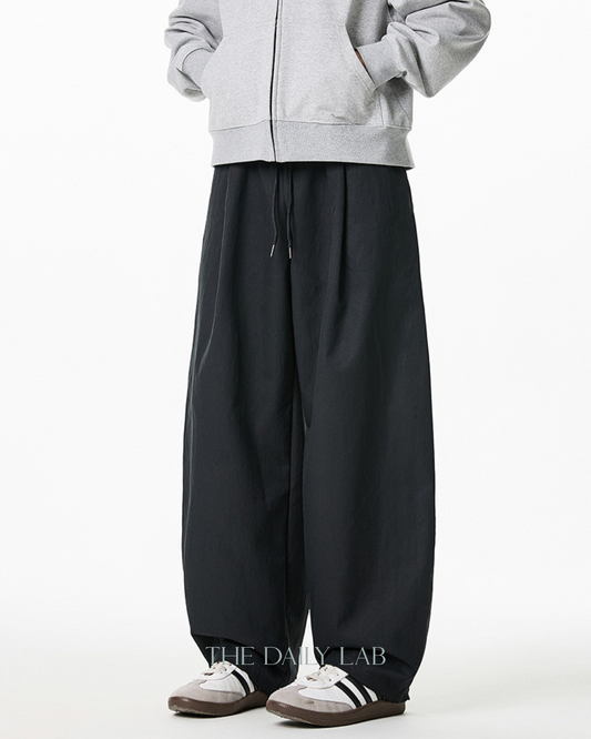 Pleated Loose-Fit Curved-Leg Pants in Black (In-Stock)