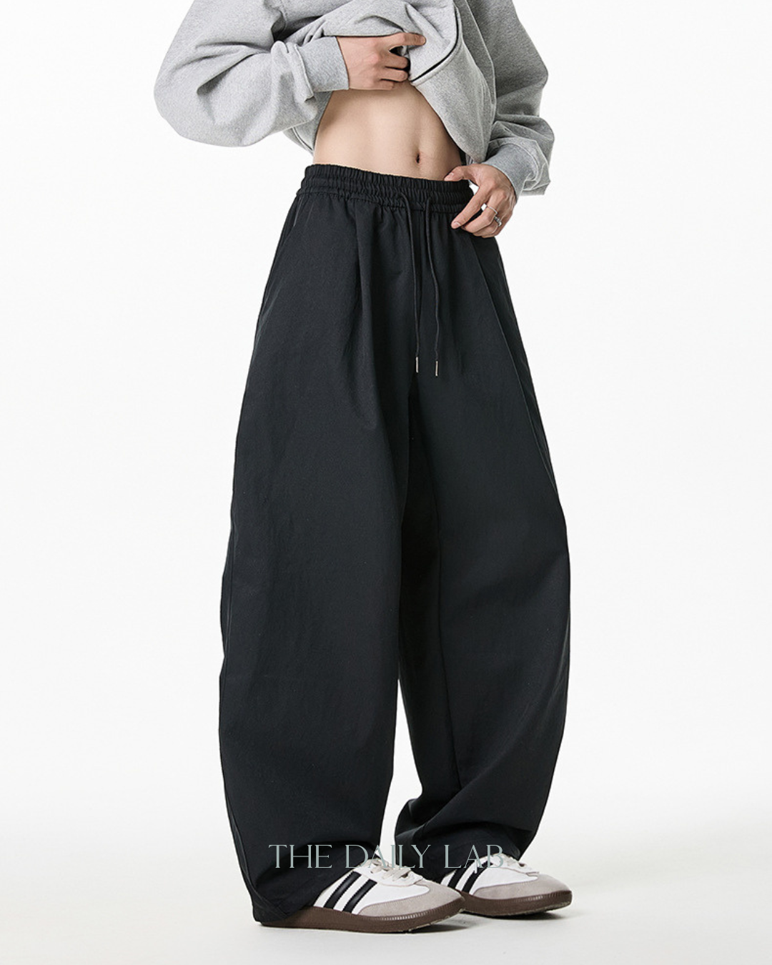 Pleated Loose-Fit Curved-Leg Pants in Black