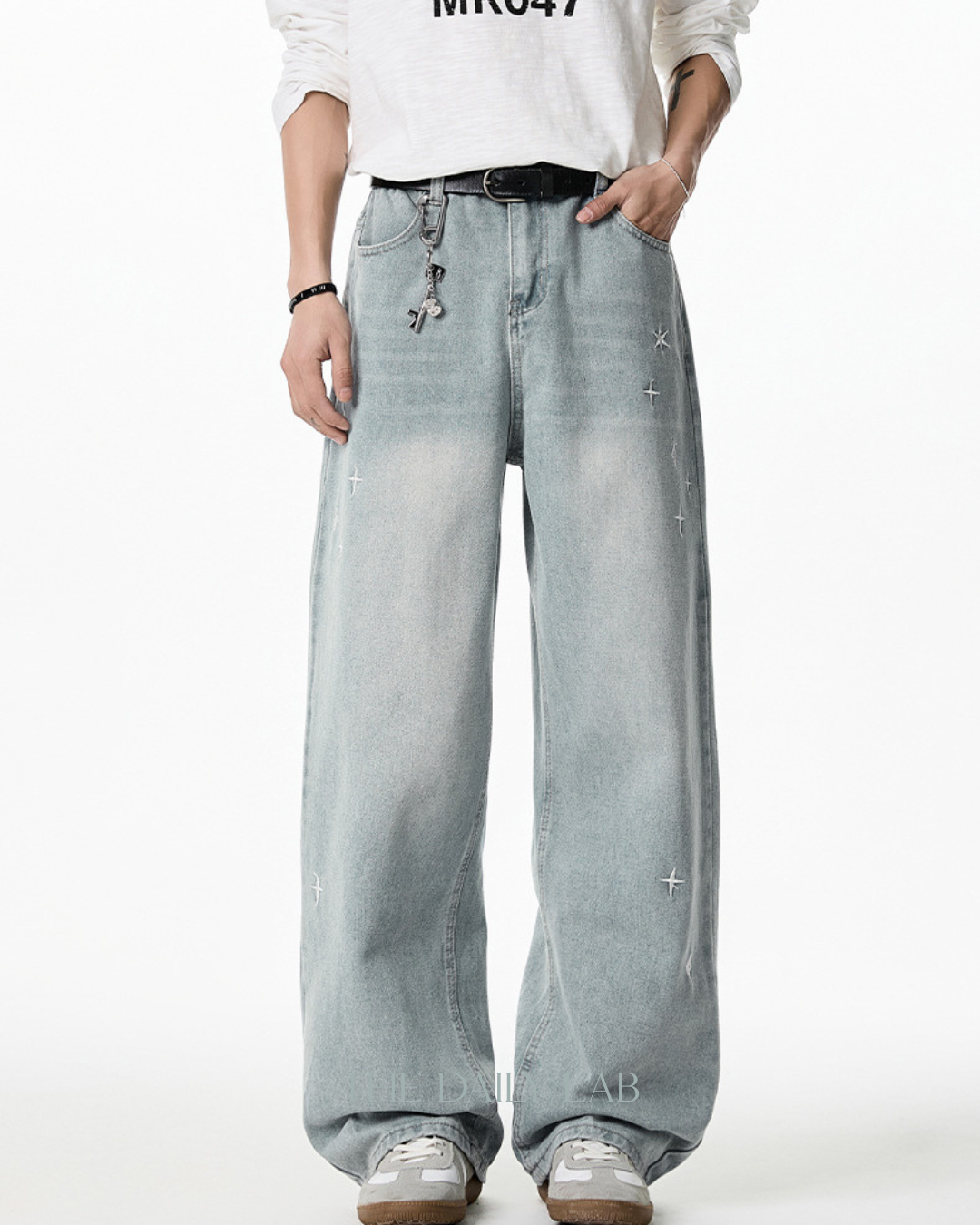 Washed Embroidered Straight-Leg Denim Pants in Blue