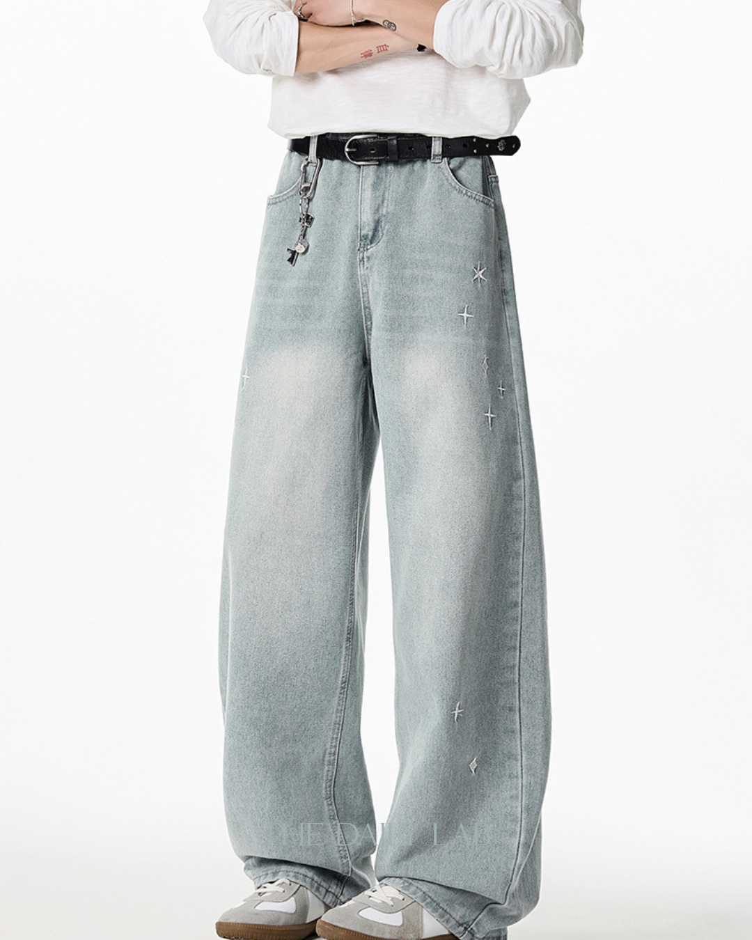 Washed Embroidered Straight-Leg Denim Pants in Blue