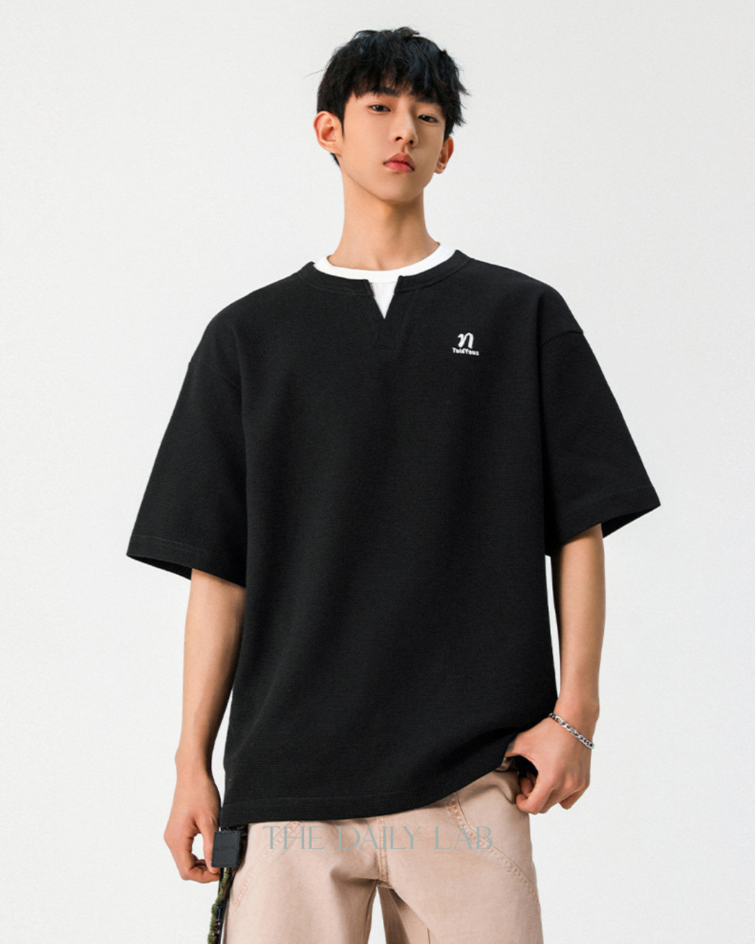 Vintage Grid V-Tee in Black