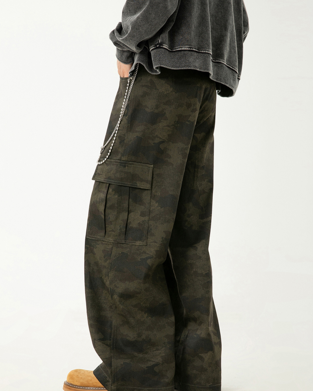 American Vintage Camo Cargo Pants In black and green camouflage