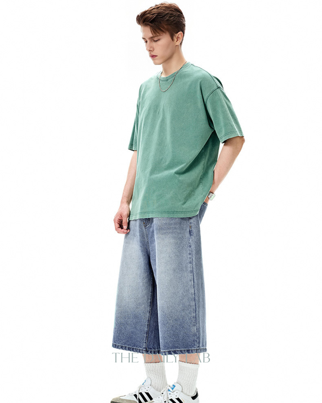 Distressed Cropped Denim Pants in Light Blue