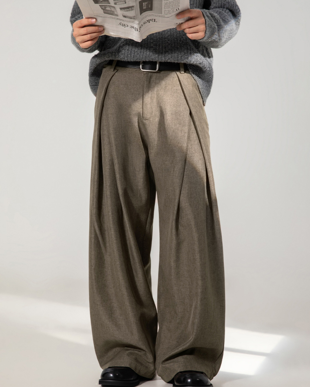 Cross-Pleated Pants in Brown