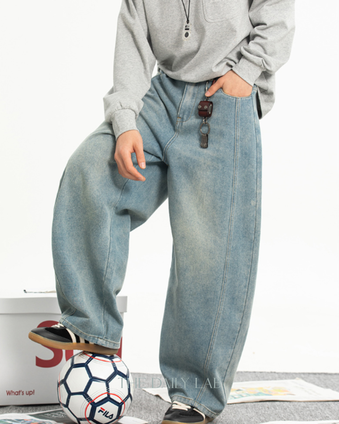 Vintage Washed Curved-Cut Jeans in Blue