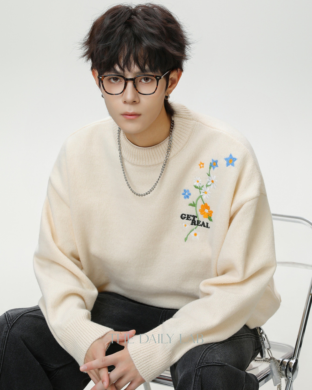 Loose-Fitting Pullover Knit Sweater in White