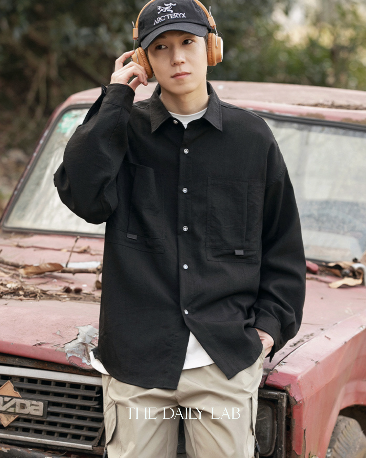 Buttoned Pleat Shirt in Black