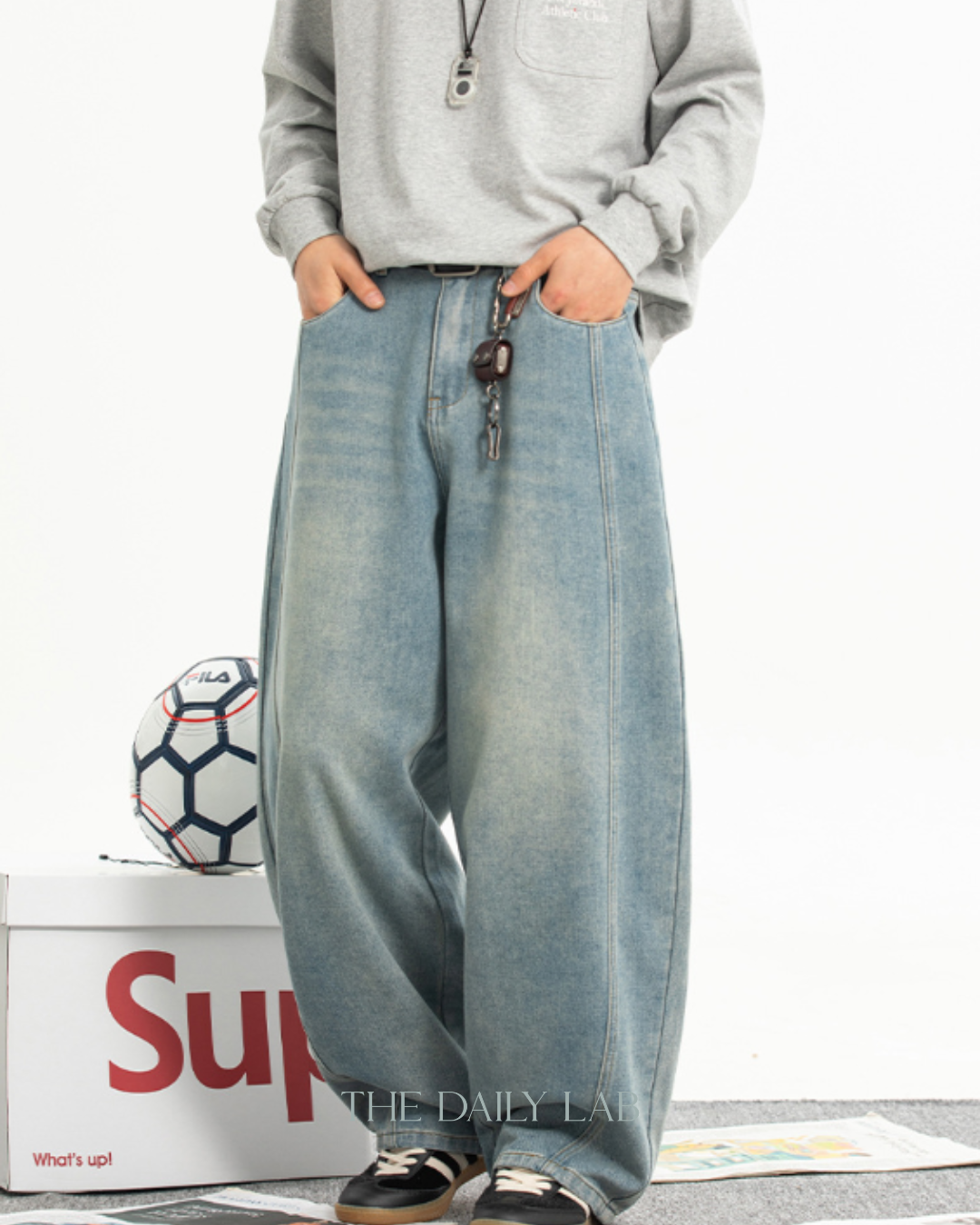 Vintage Washed Curved-Cut Jeans in Blue