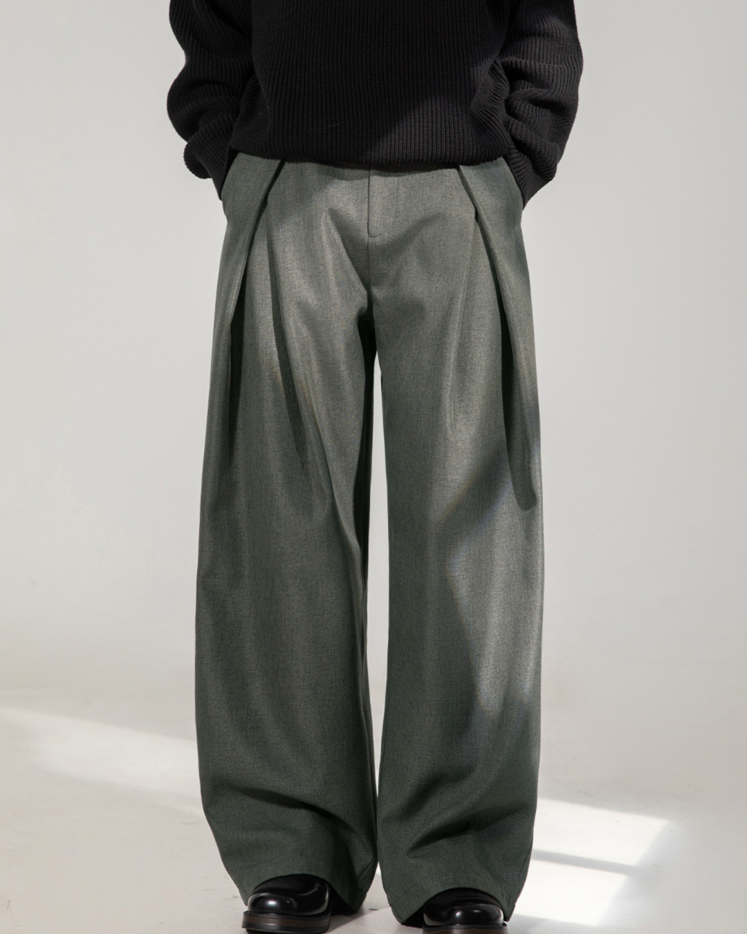 Cross-Pleated Pants In Grey