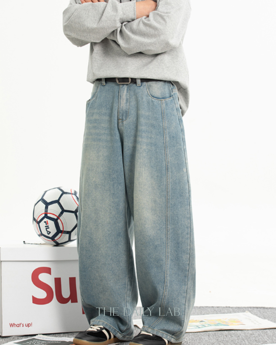 Vintage Washed Curved-Cut Jeans in Blue