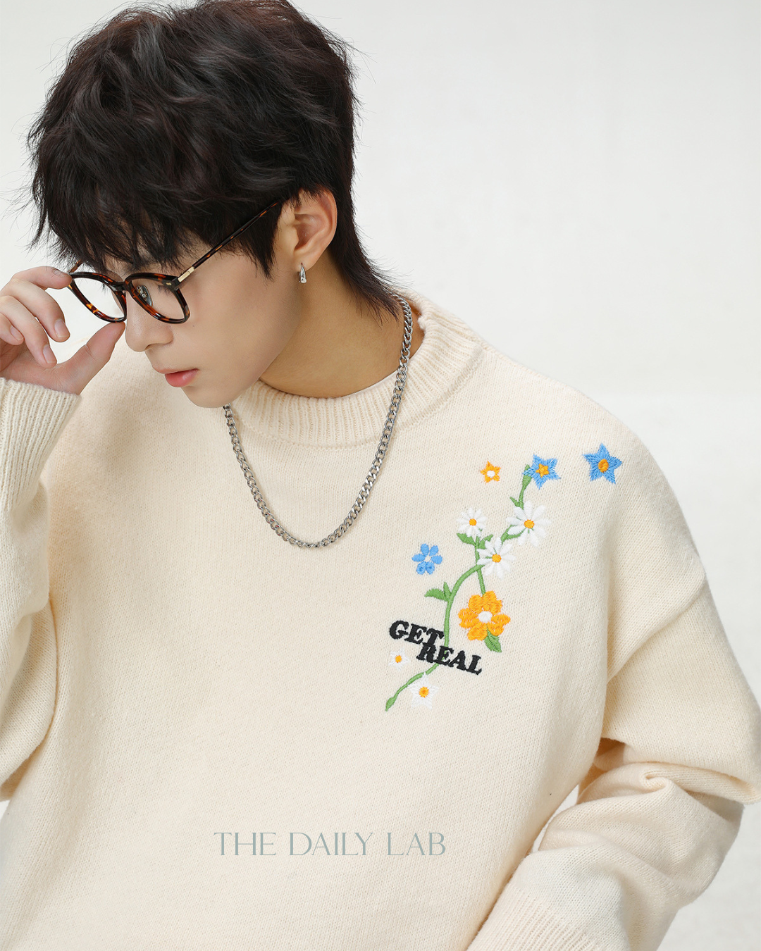 Loose-Fitting Pullover Knit Sweater in White