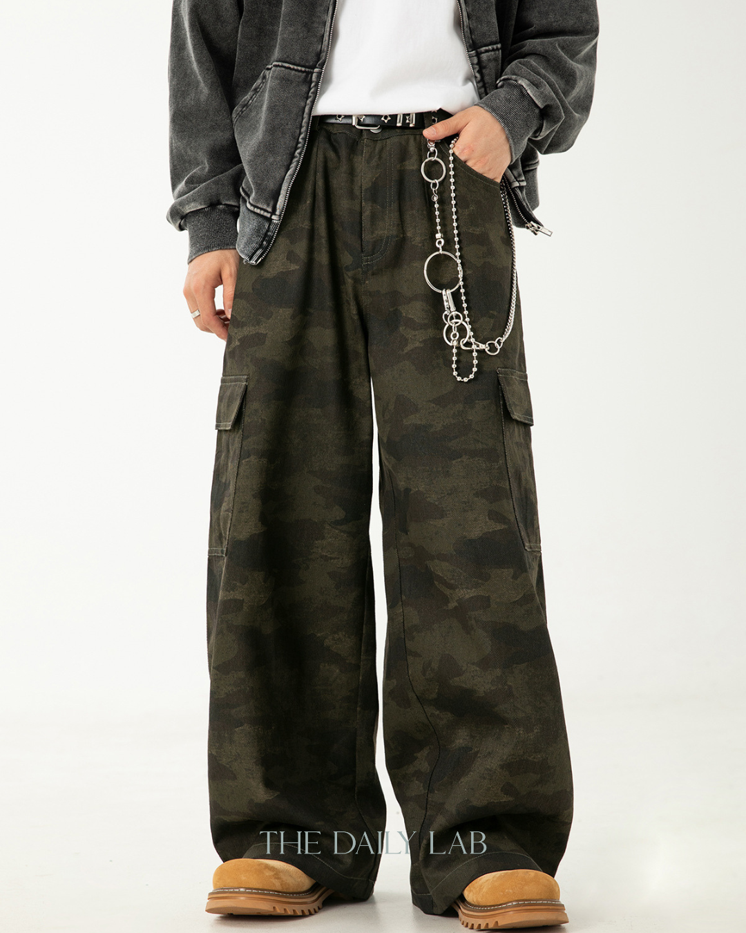 American Vintage Camo Cargo Pants In black and green camouflage