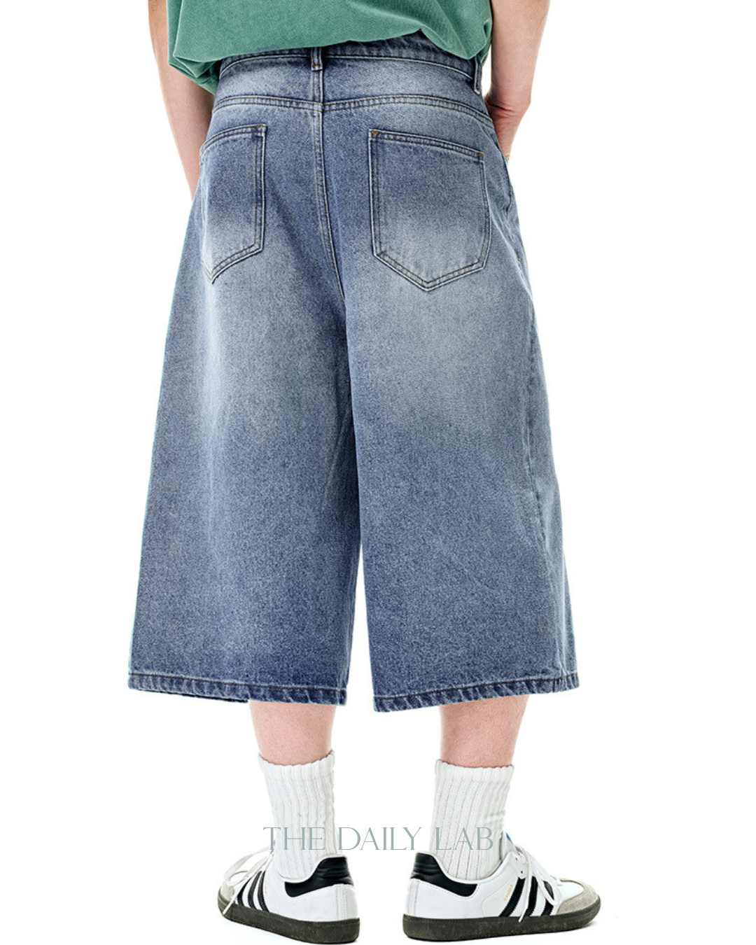 Distressed Cropped Denim Pants in Light Blue