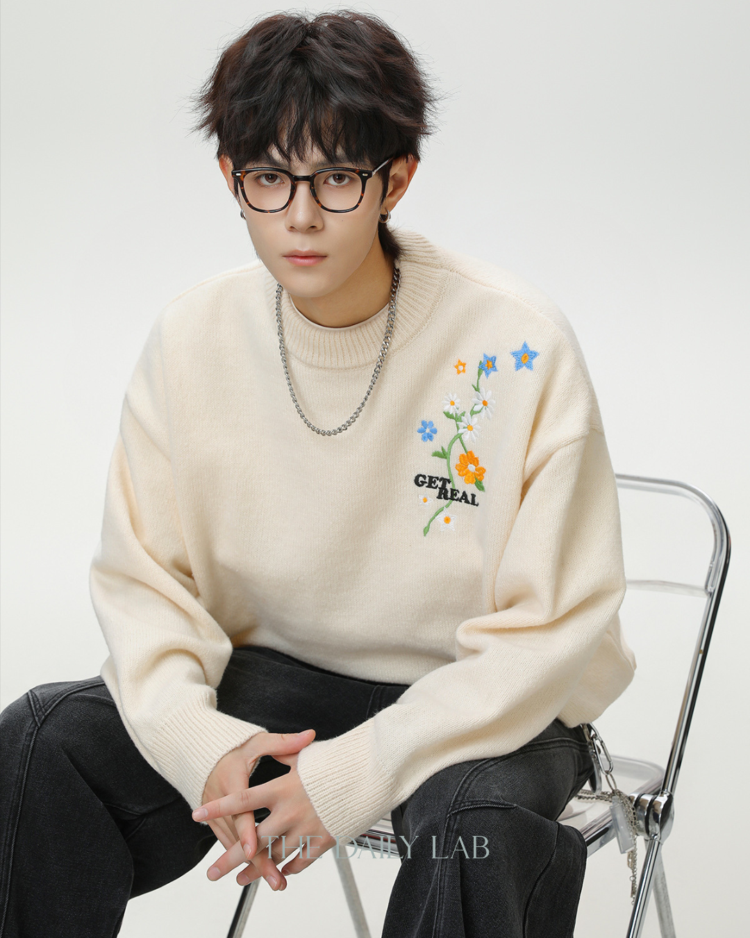 Loose-Fitting Pullover Knit Sweater in White