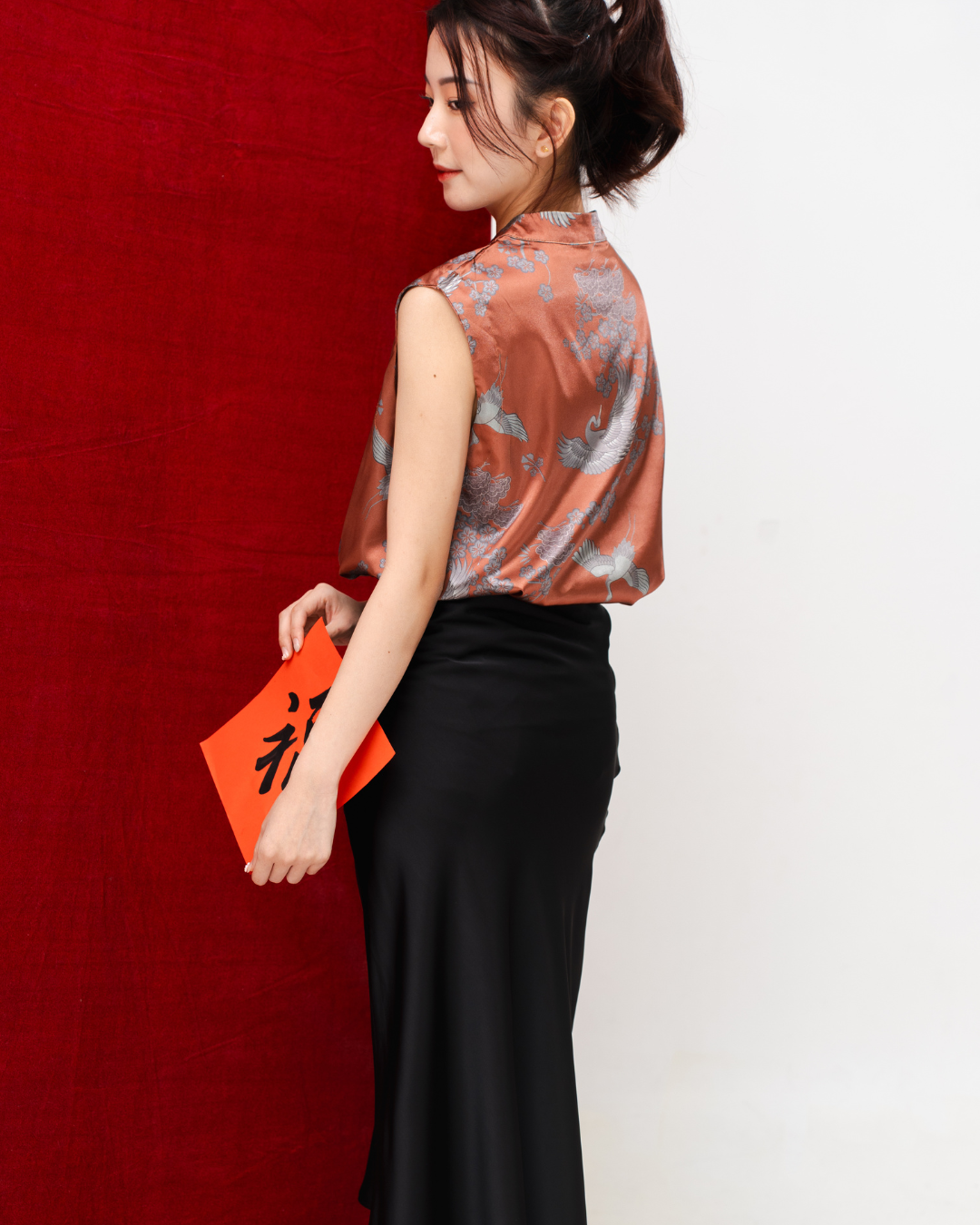 Elastic Waist Midi Skirt in Black