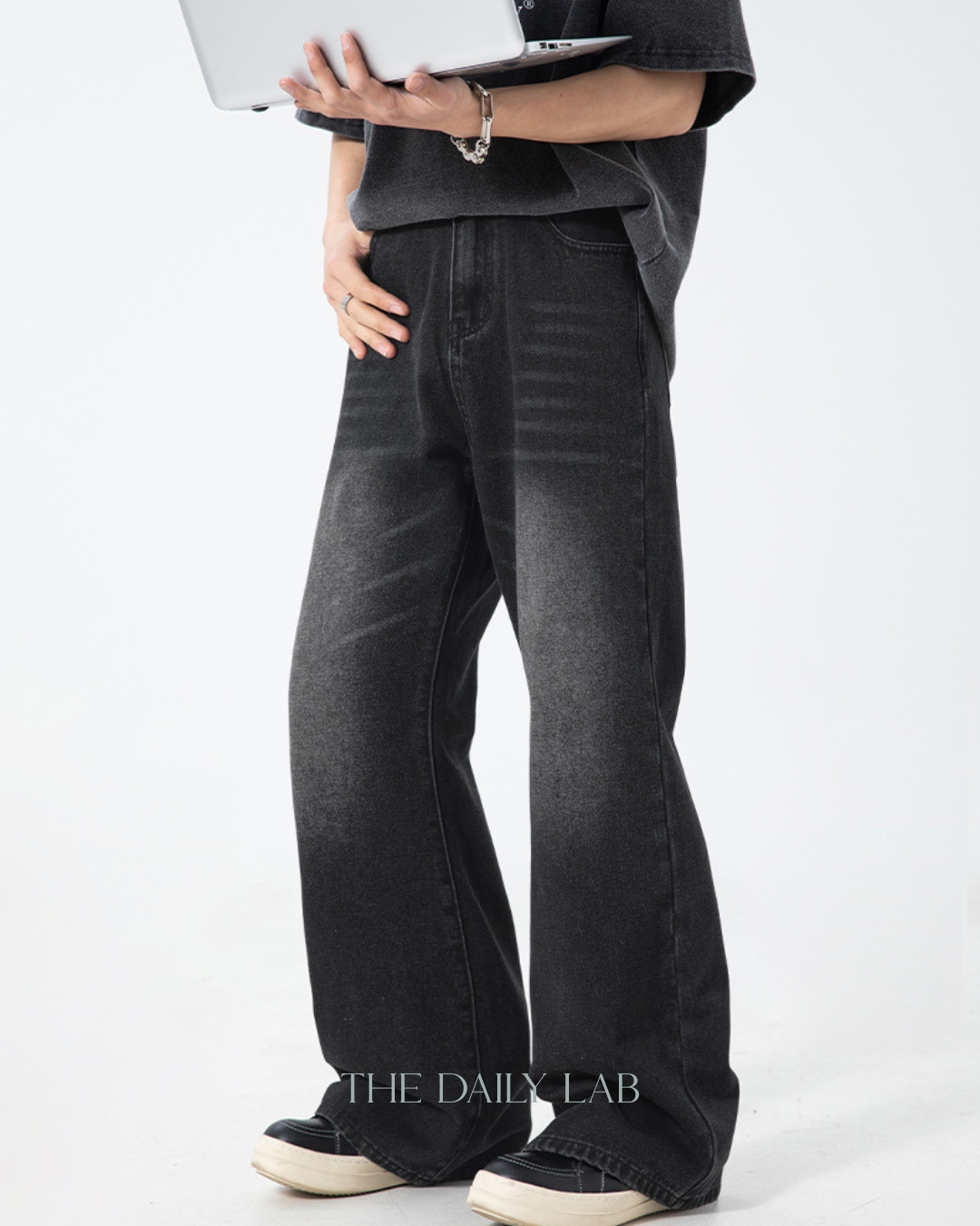 Washed Streetstyle Flare Jeans in Black