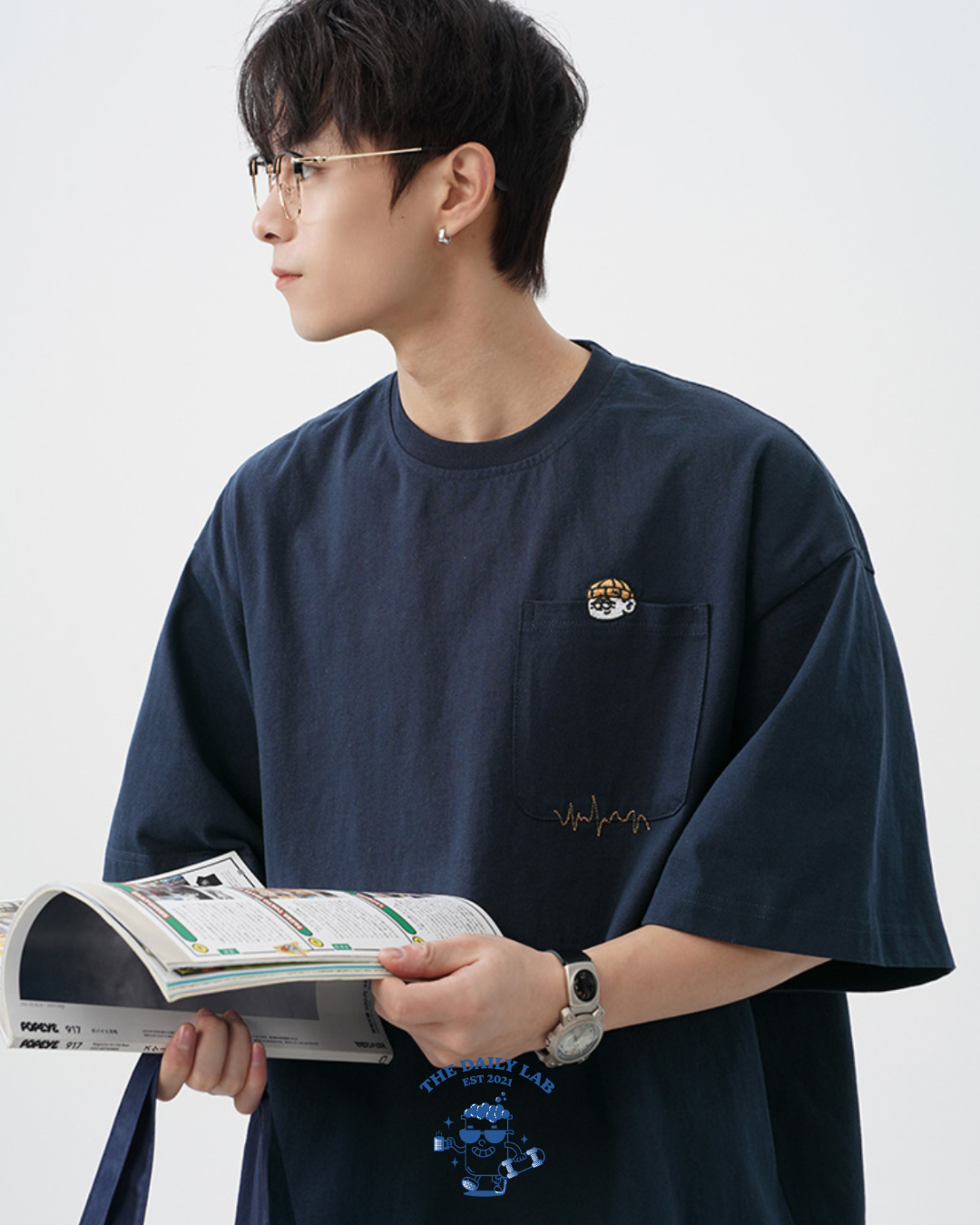Pocketed Embroidery Relaxed Tee in Navy
