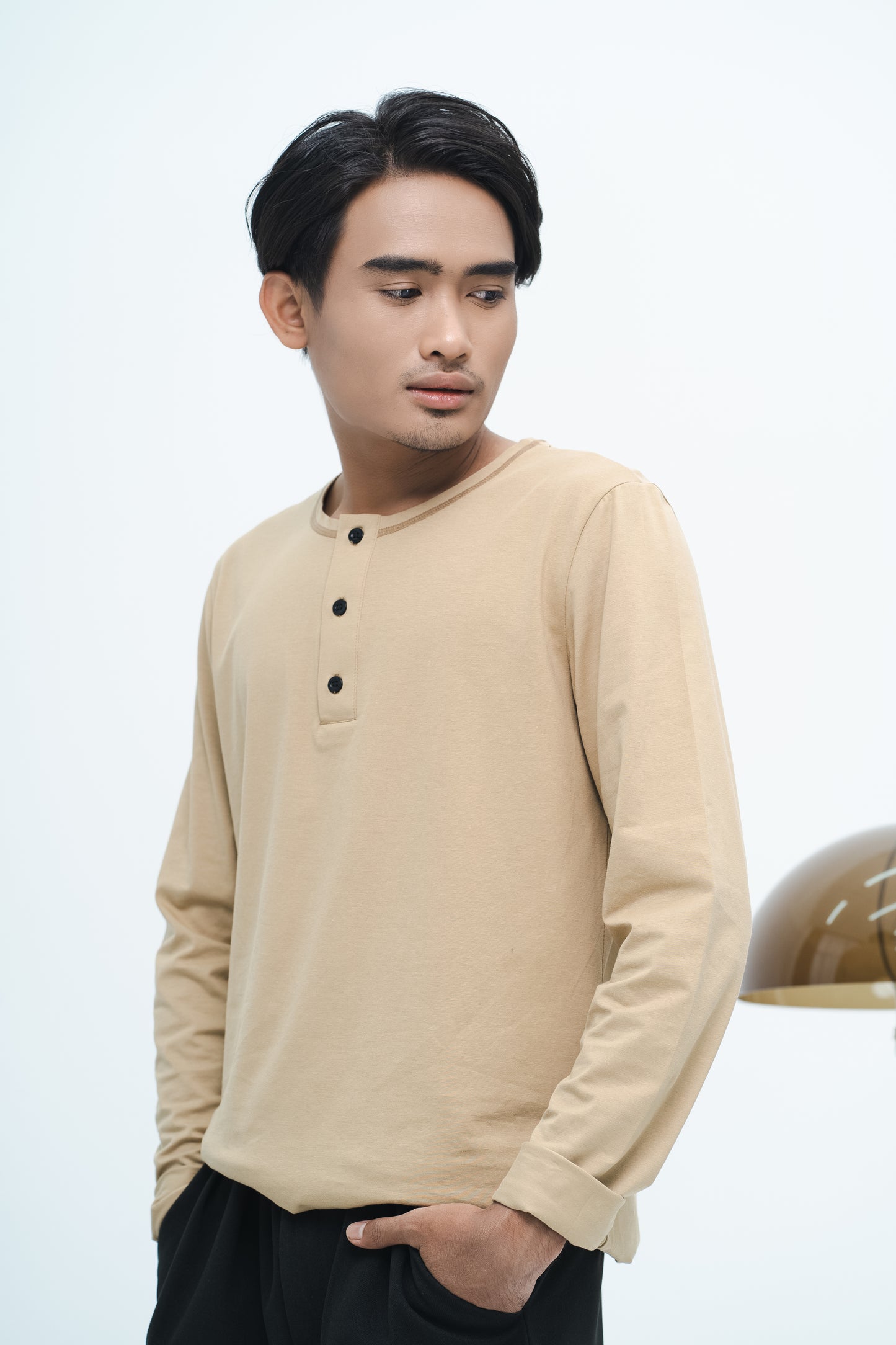 Muzn Men Kurta in Khaki