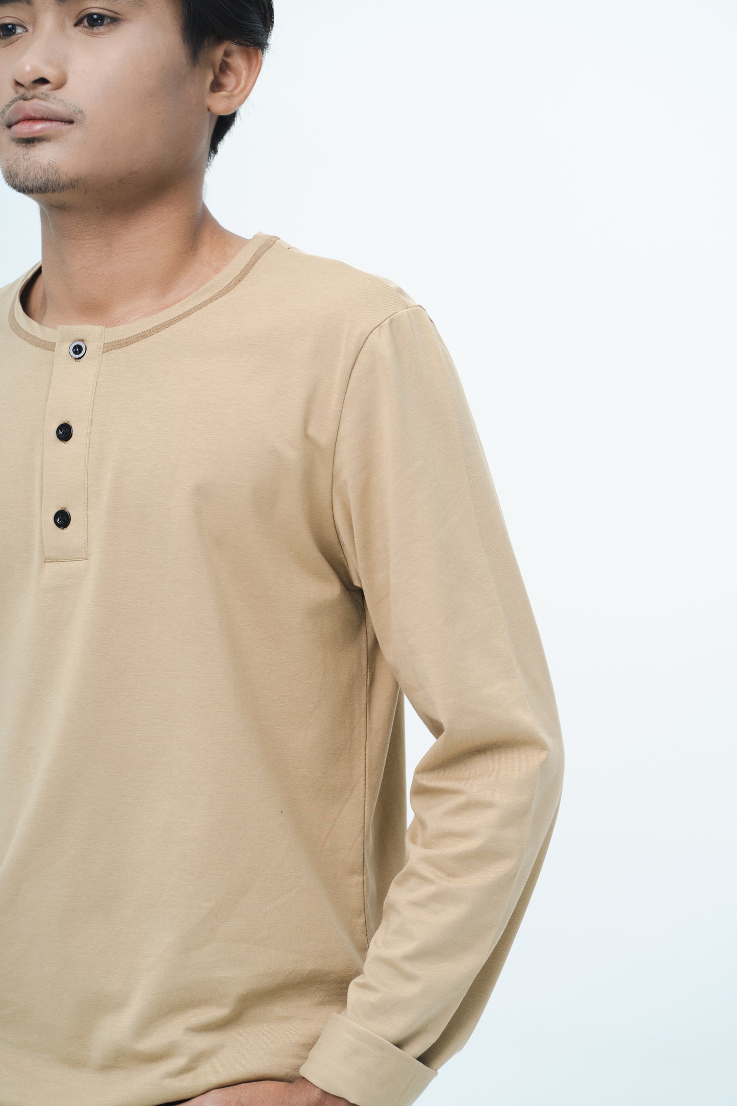 Muzn Men Kurta in Khaki