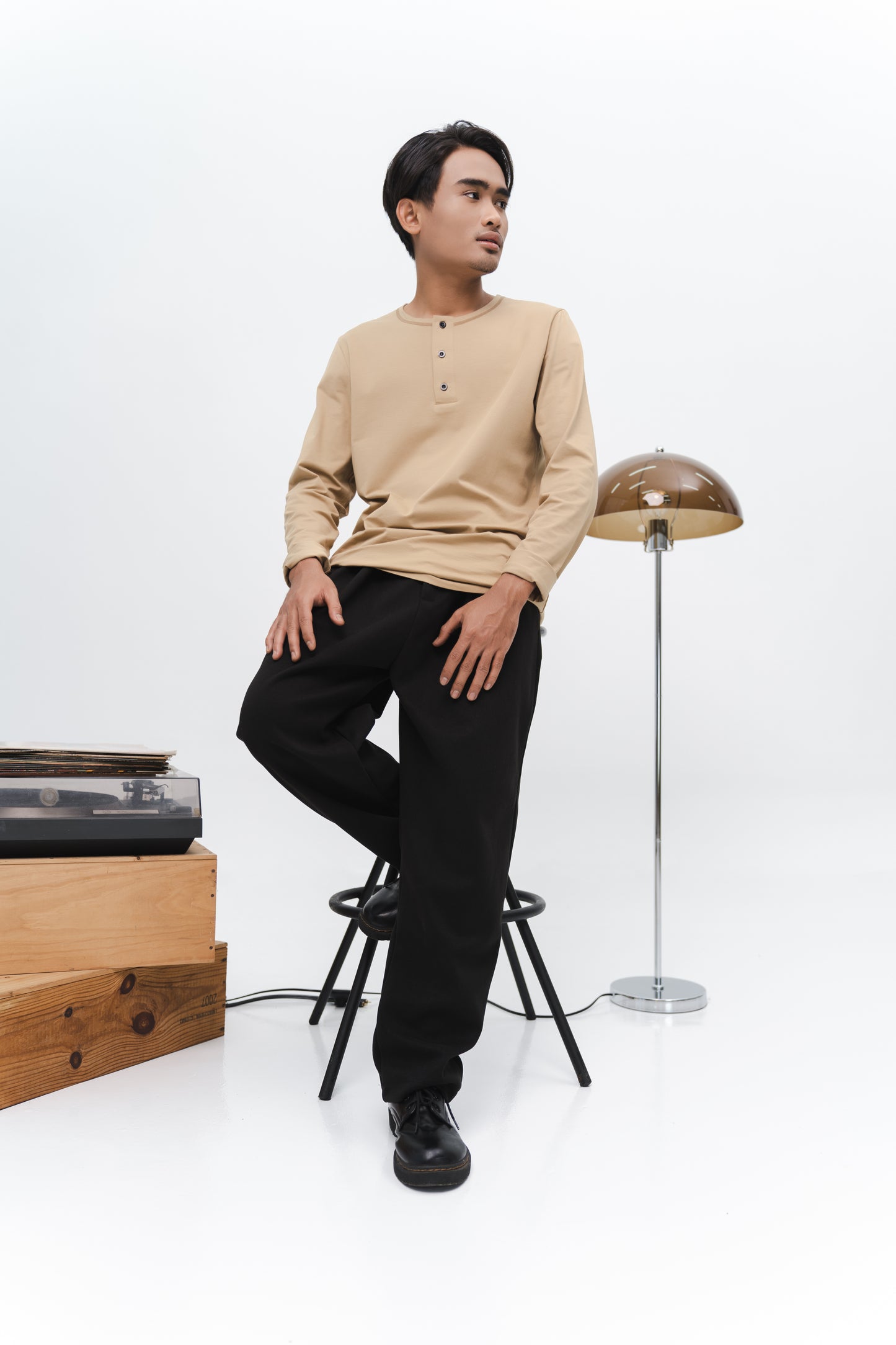 Muzn Men Kurta in Khaki