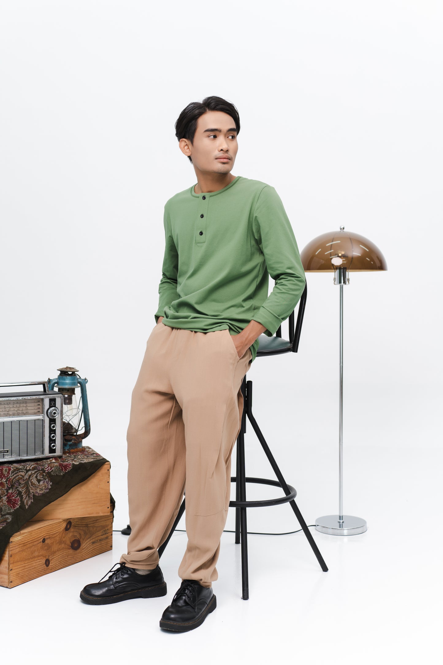 Muzn Men Kurta in Pine Green