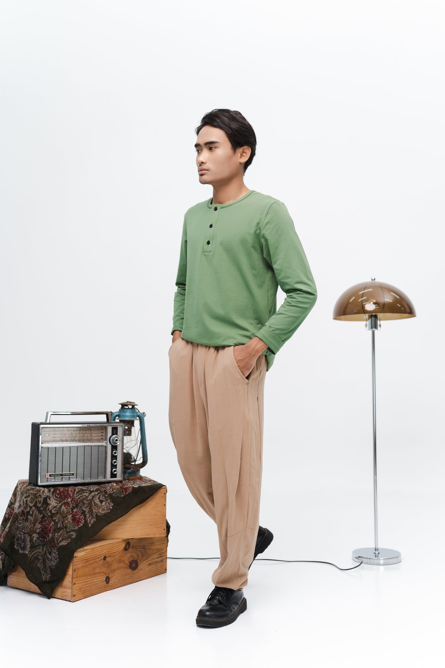 Muzn Men Kurta in Pine Green