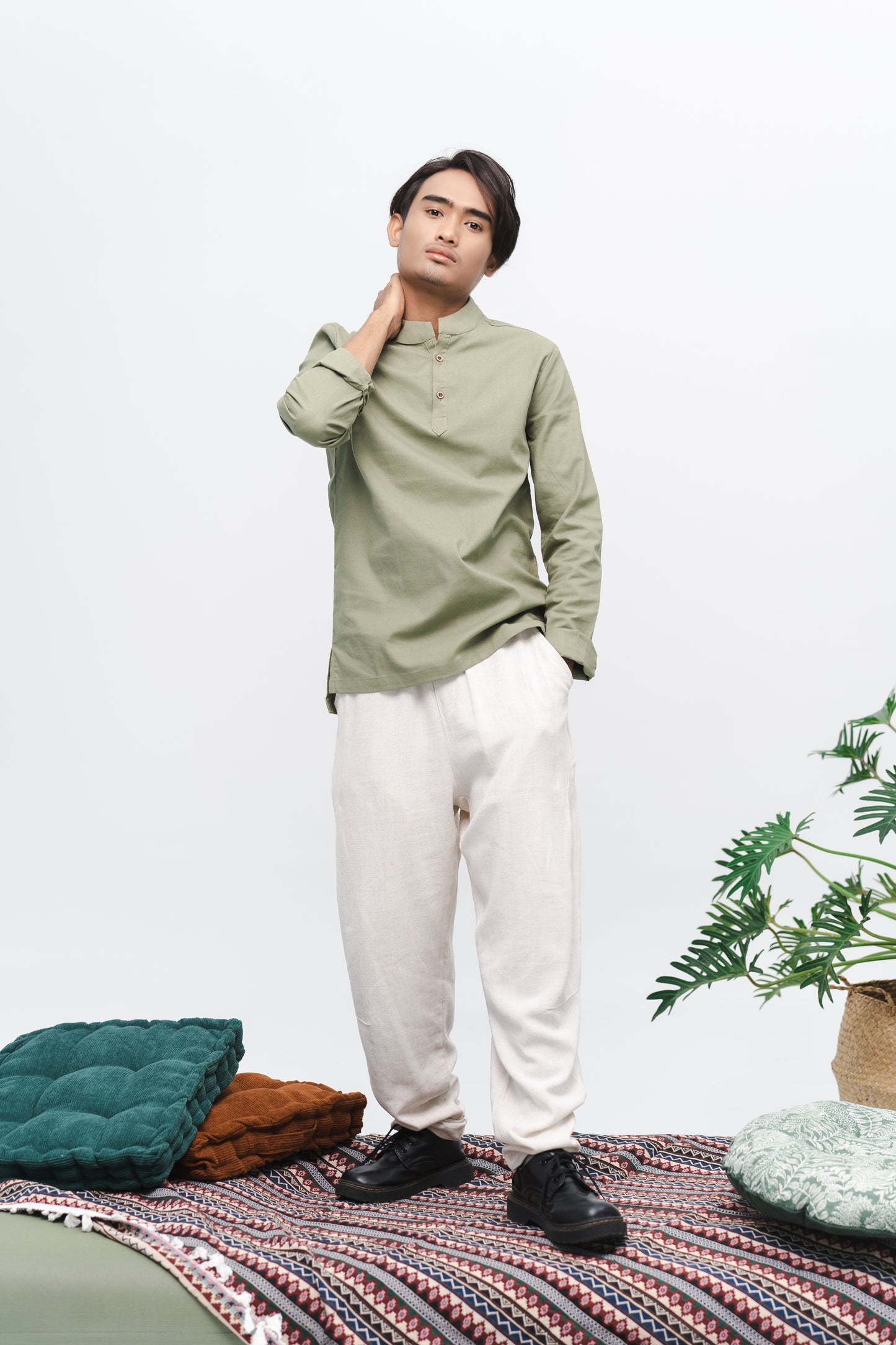 Aswab Men Kurta Shirt in Matcha