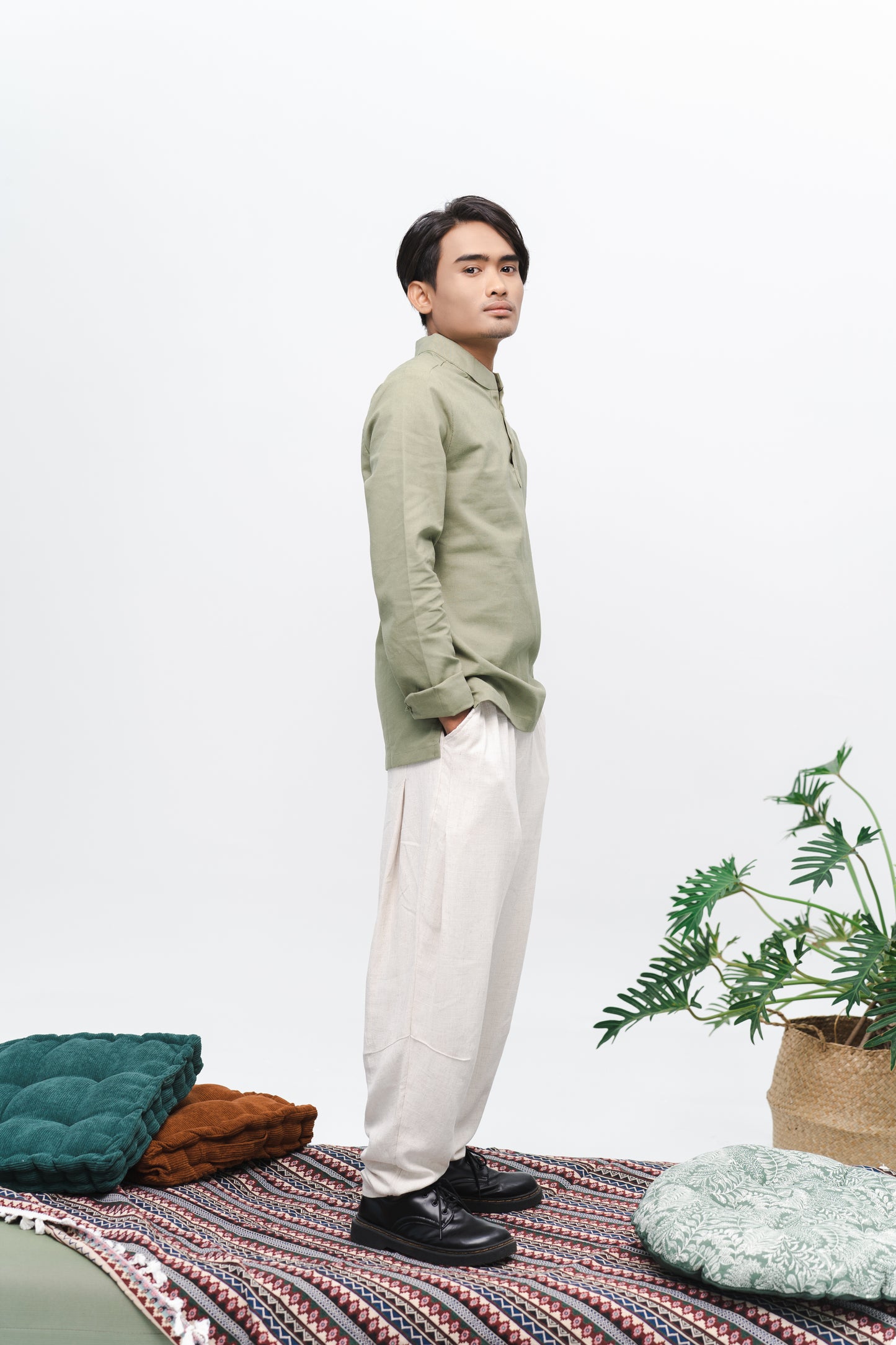 Aswab Men Kurta Shirt in Matcha