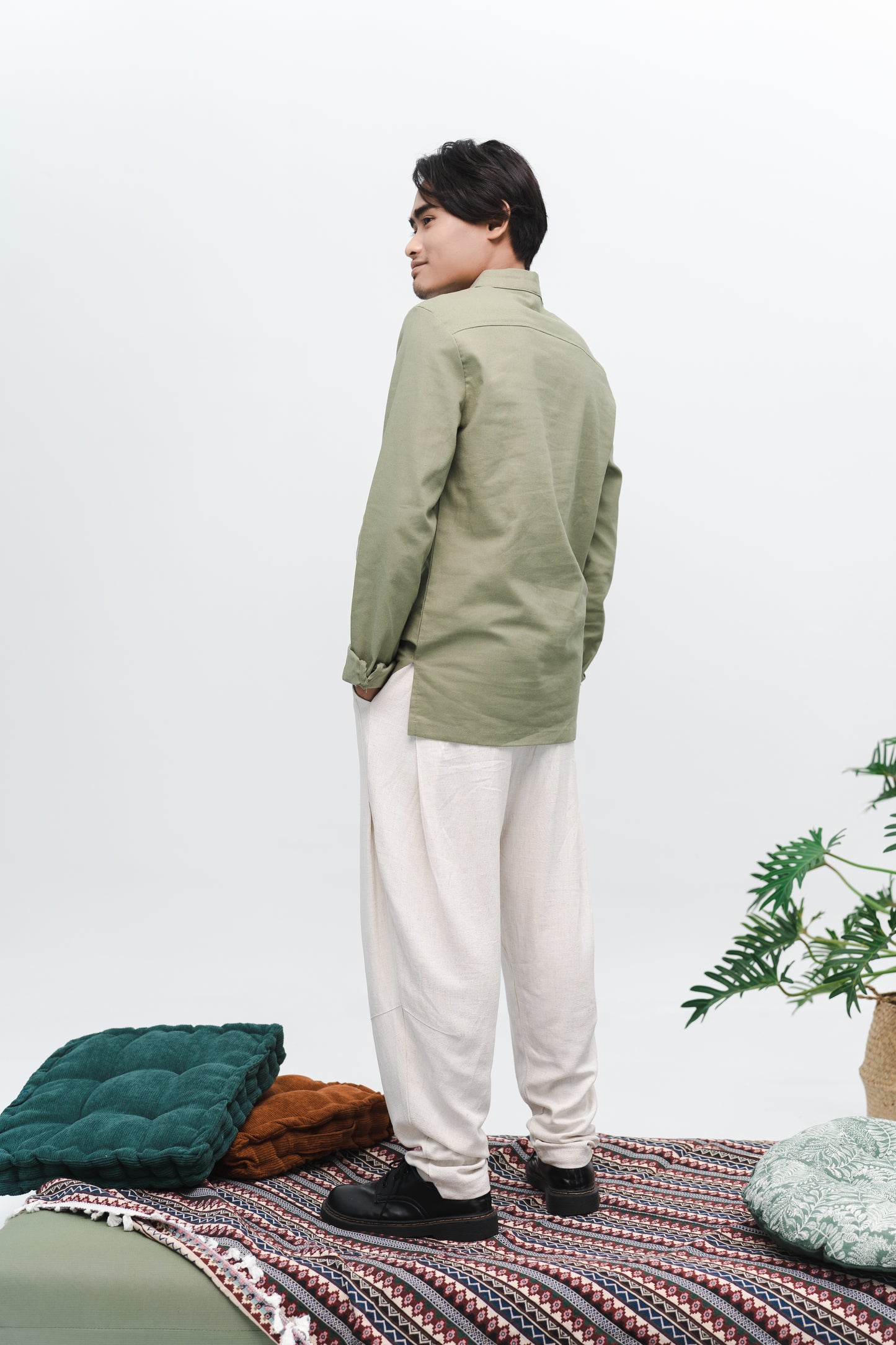 Aswab Men Kurta Shirt in Matcha