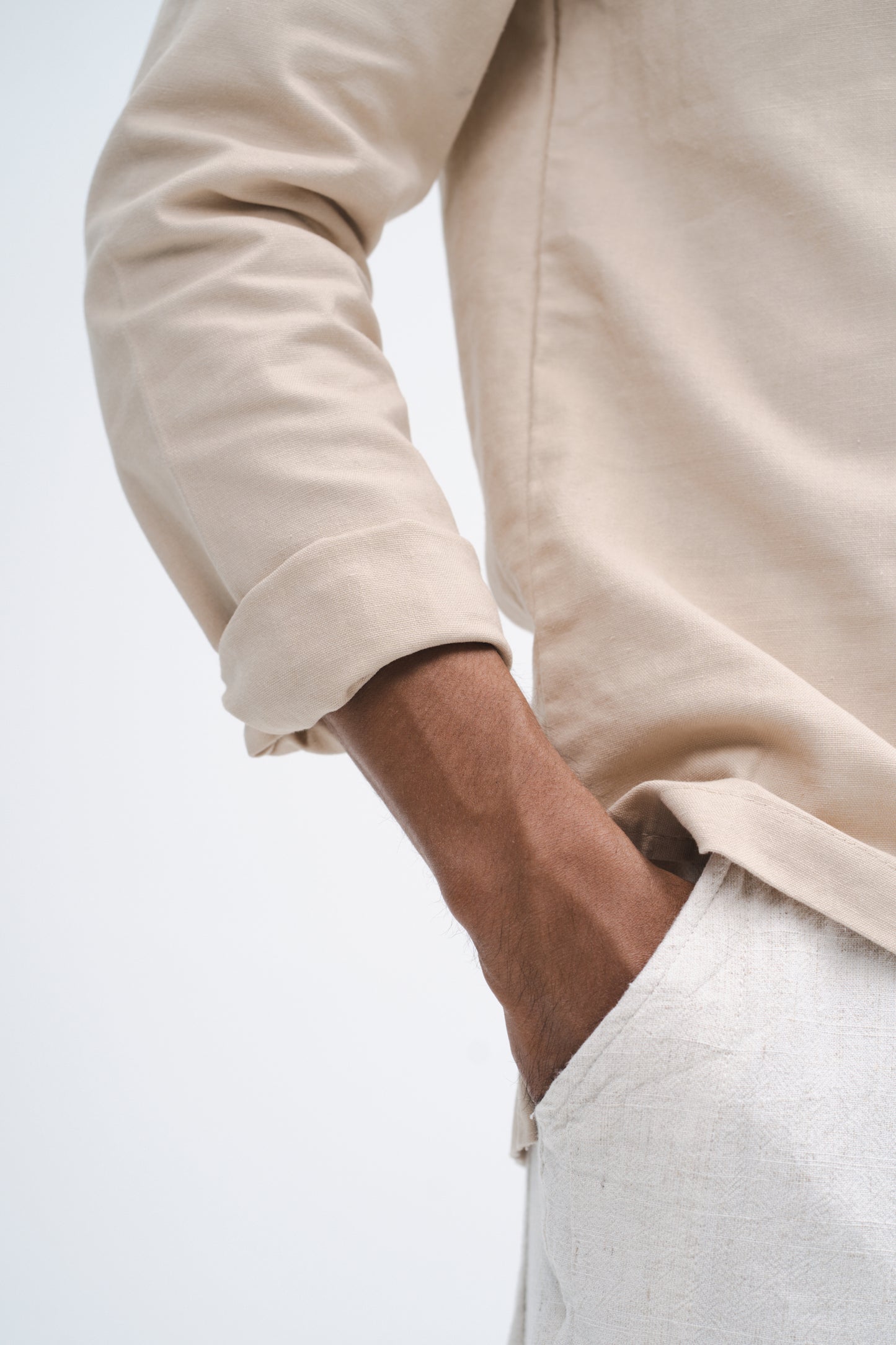 Aswab Men Kurta Shirt in Cream