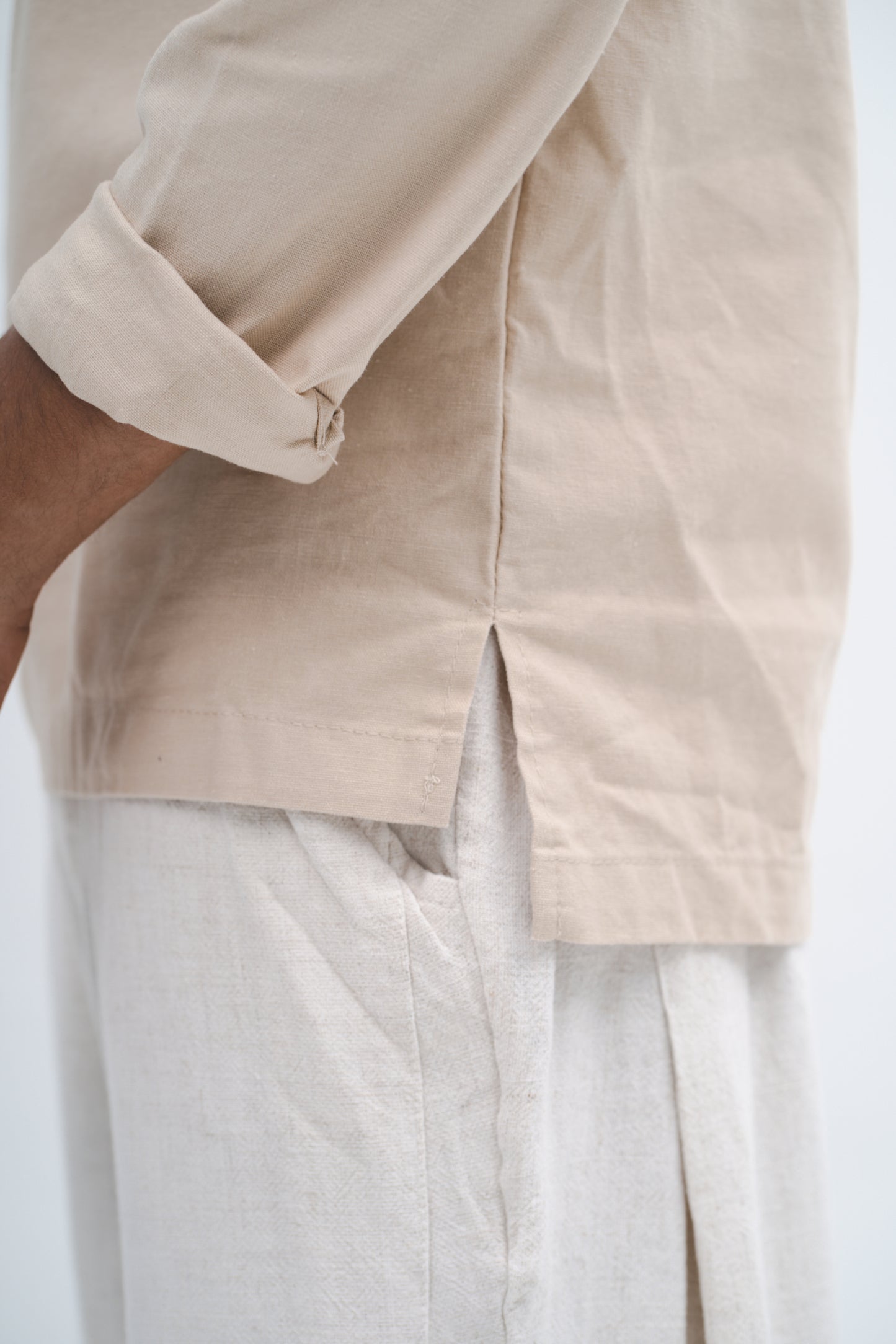 Aswab Men Kurta Shirt in Cream