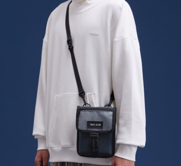 Crossbody Bag in Blue (Pre-Order)